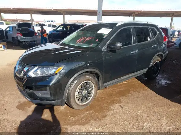 KNMAT2MT4HP551367 2017 NISSAN ROGUE - Image 2
