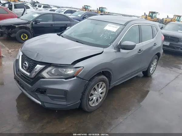 KNMAT2MT4HP558223 2017 NISSAN ROGUE - Image 2