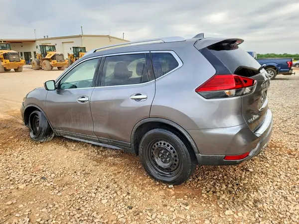 KNMAT2MT4HP561350 2017 NISSAN ROGUE - Image 2