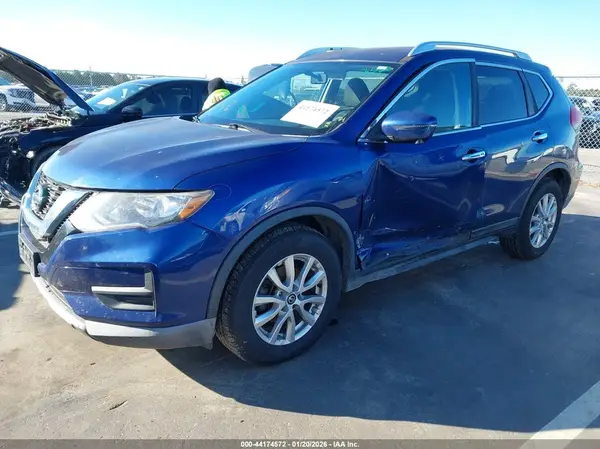 KNMAT2MT4HP565009 2017 NISSAN ROGUE - Image 2