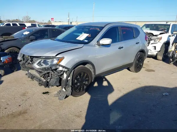 KNMAT2MT4HP565026 2017 NISSAN ROGUE - Image 2