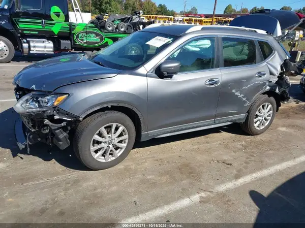 KNMAT2MT4HP568301 2017 NISSAN ROGUE - Image 2