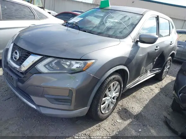 KNMAT2MT4HP570257 2017 NISSAN ROGUE - Image 2