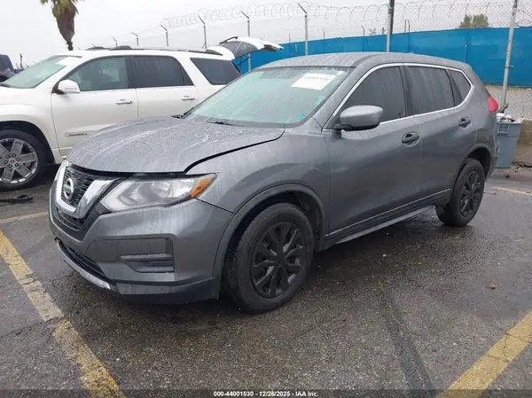 KNMAT2MT4HP570386 2017 NISSAN ROGUE - Image 2