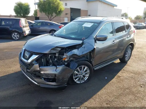 KNMAT2MT4HP572929 2017 NISSAN ROGUE - Image 2