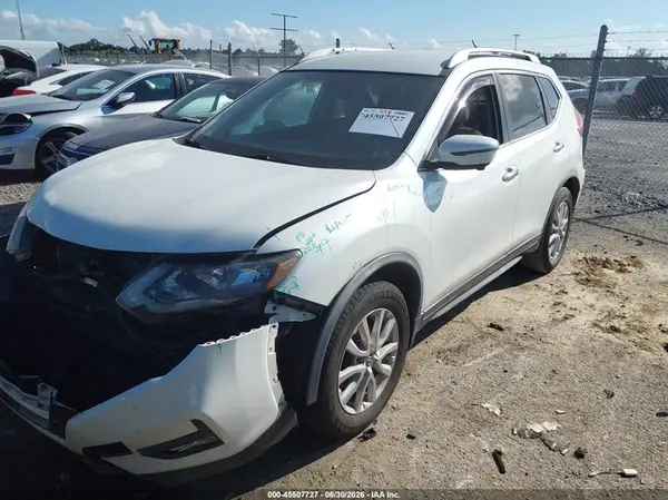 KNMAT2MT4HP585731 2017 NISSAN ROGUE - Image 2