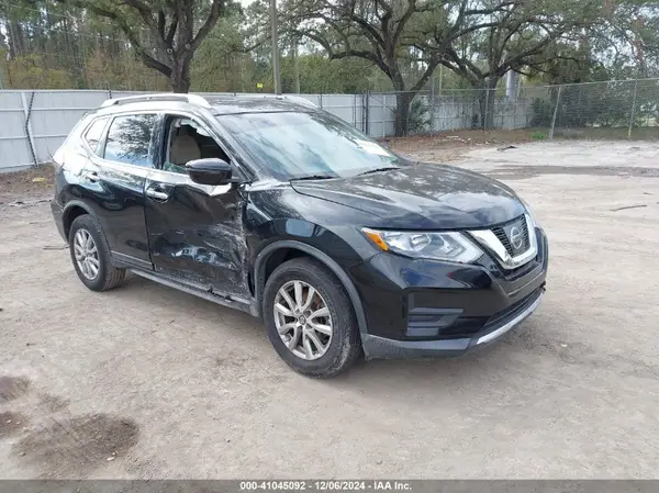 KNMAT2MT4HP585955 2017 NISSAN ROGUE - Image 1