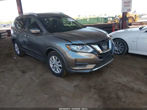 KNMAT2MT4HP587012 2017 NISSAN ROGUE - Image 1