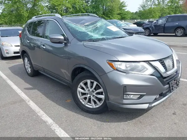 KNMAT2MT4HP589164 2017 NISSAN ROGUE - Image 1
