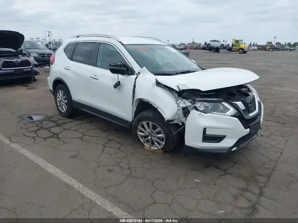 KNMAT2MT4HP598673 2017 NISSAN ROGUE - Image 1