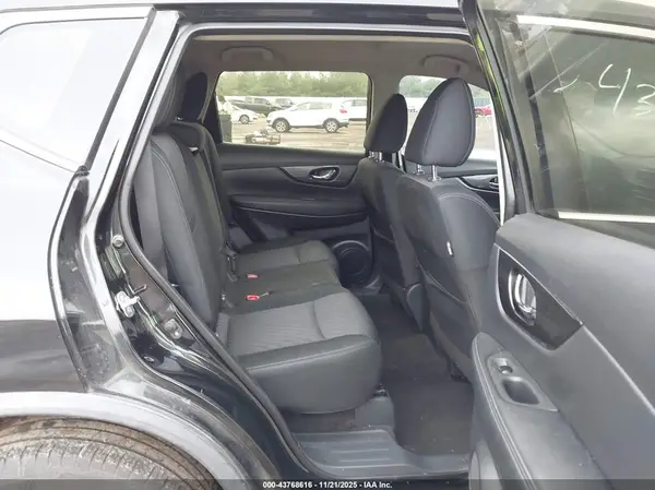 KNMAT2MT4HP605587 2017 NISSAN ROGUE - Image 8