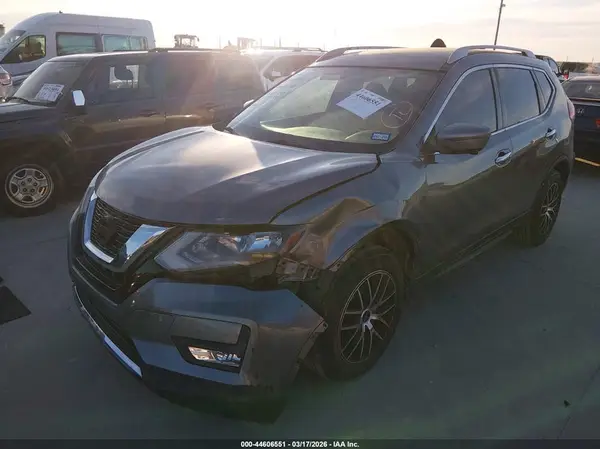 KNMAT2MT4HP612118 2017 NISSAN ROGUE - Image 2