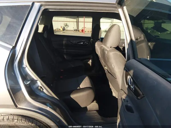 KNMAT2MT4HP612118 2017 NISSAN ROGUE - Image 8