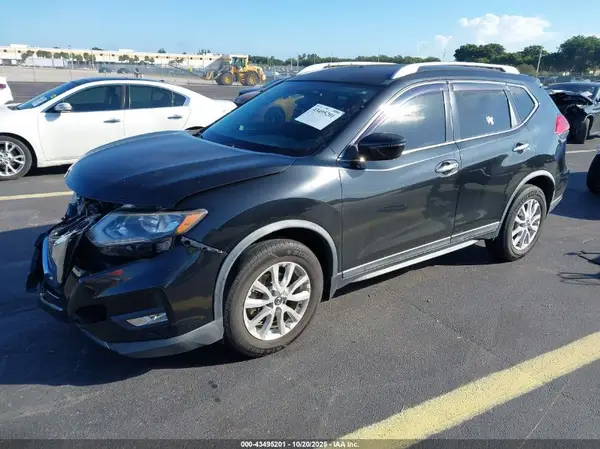 KNMAT2MT4HP613334 2017 NISSAN ROGUE - Image 2
