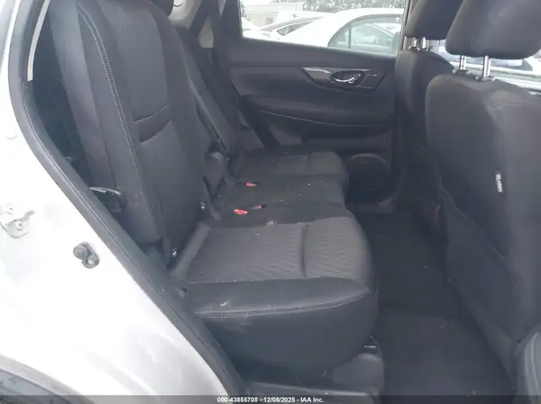 KNMAT2MT4HP615875 2017 NISSAN ROGUE - Image 8