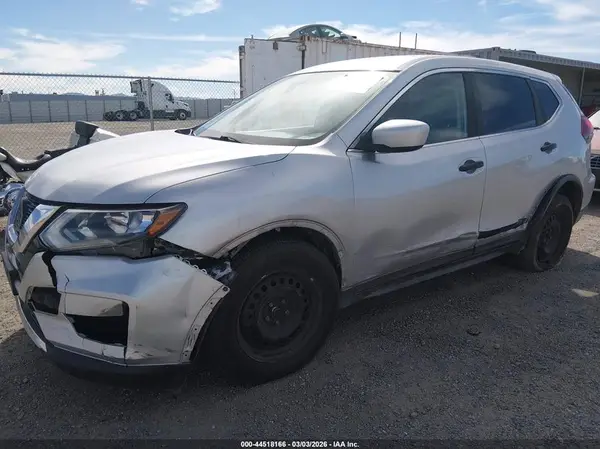 KNMAT2MT4JP500103 2018 NISSAN ROGUE - Image 2