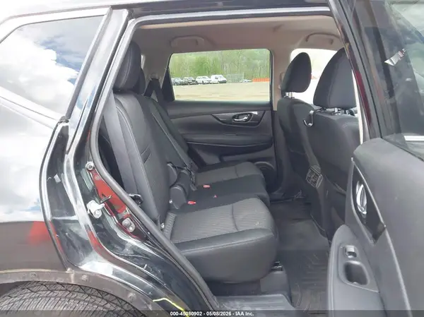 KNMAT2MT4JP500554 2018 NISSAN ROGUE - Image 8