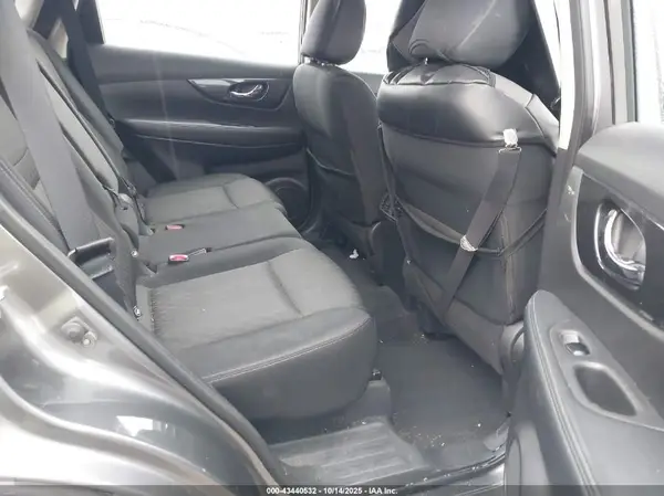 KNMAT2MT4JP500781 2018 NISSAN ROGUE - Image 8