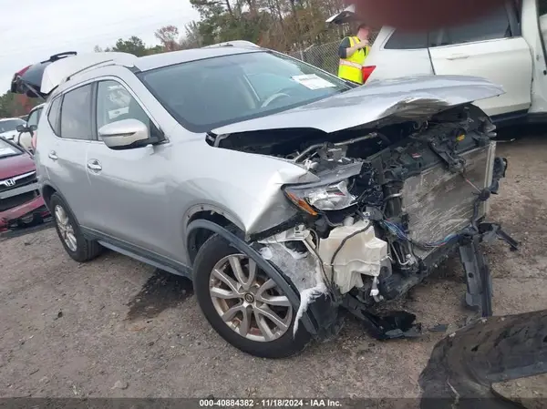 KNMAT2MT4JP505981 2018 NISSAN ROGUE - Image 1