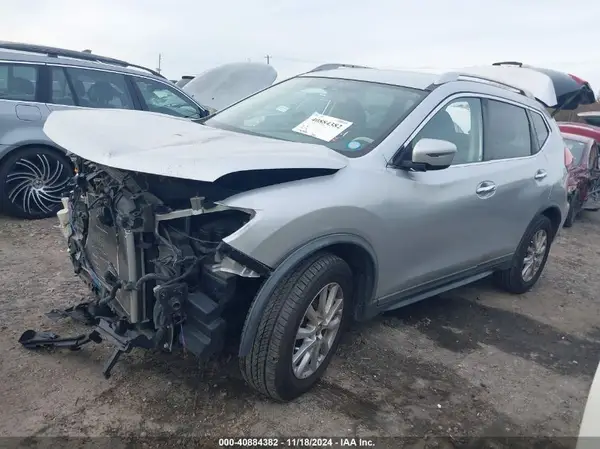 KNMAT2MT4JP505981 2018 NISSAN ROGUE - Image 2
