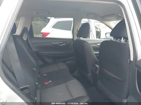 KNMAT2MT4JP505981 2018 NISSAN ROGUE - Image 8