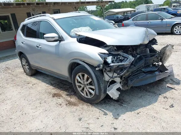 KNMAT2MT4JP506211 2018 NISSAN ROGUE - Image 1