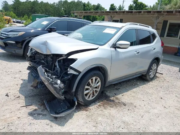 KNMAT2MT4JP506211 2018 NISSAN ROGUE - Image 2