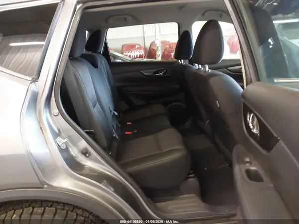 KNMAT2MT4JP509416 2018 NISSAN ROGUE - Image 8