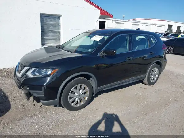 KNMAT2MT4JP511313 2018 NISSAN ROGUE - Image 2