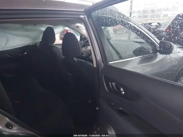 KNMAT2MT4JP515961 2018 NISSAN ROGUE - Image 8