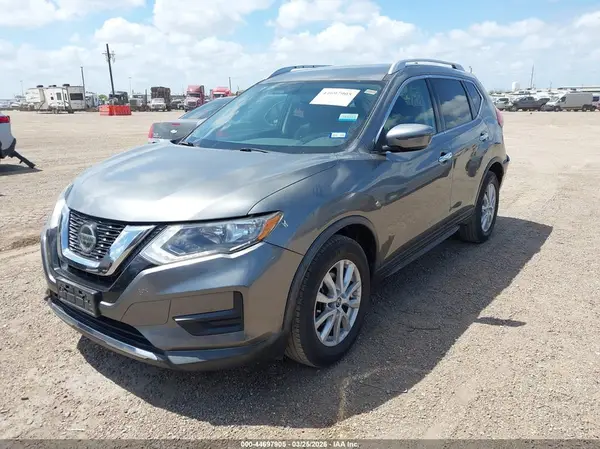 KNMAT2MT4JP517094 2018 NISSAN ROGUE - Image 2