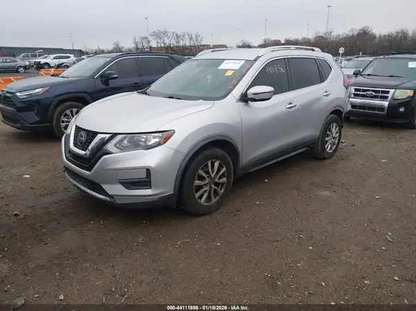 KNMAT2MT4JP523252 2018 NISSAN ROGUE - Image 2