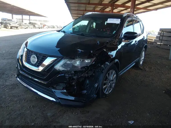 KNMAT2MT4JP526605 2018 NISSAN ROGUE - Image 2