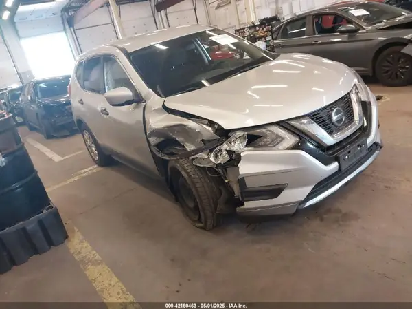 KNMAT2MT4JP529696 2018 NISSAN ROGUE - Image 1