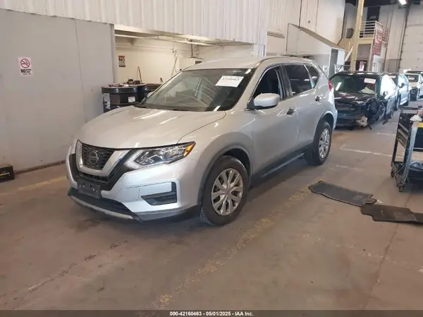 KNMAT2MT4JP529696 2018 NISSAN ROGUE - Image 2
