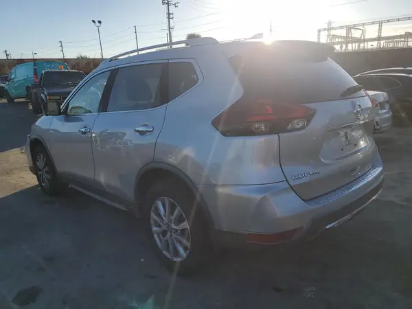 KNMAT2MT4JP540715 2018 NISSAN ROGUE - Image 2