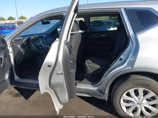 KNMAT2MT4JP540780 2018 NISSAN ROGUE - Image 8