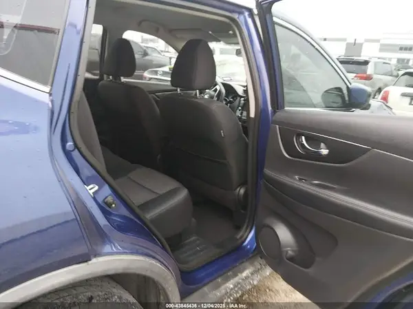 KNMAT2MT4JP548636 2018 NISSAN ROGUE - Image 8