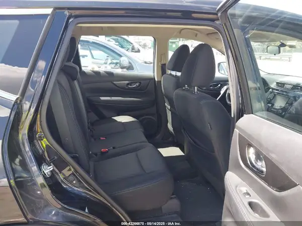 KNMAT2MT4JP549950 2018 NISSAN ROGUE - Image 8