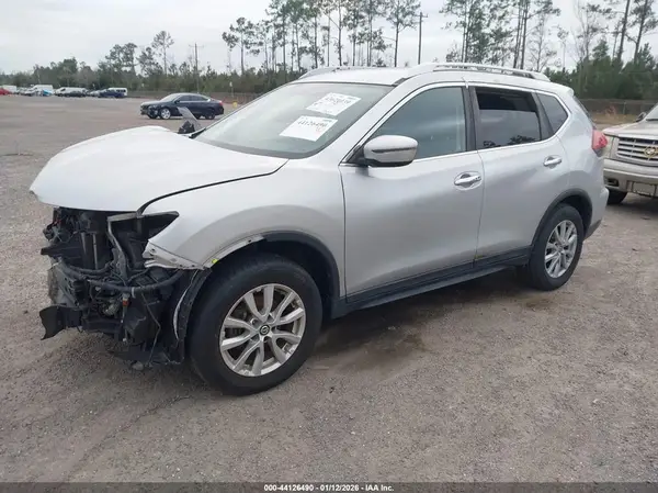 KNMAT2MT4JP552301 2018 NISSAN ROGUE - Image 2