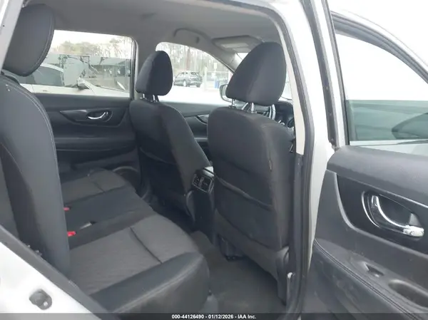 KNMAT2MT4JP552301 2018 NISSAN ROGUE - Image 8