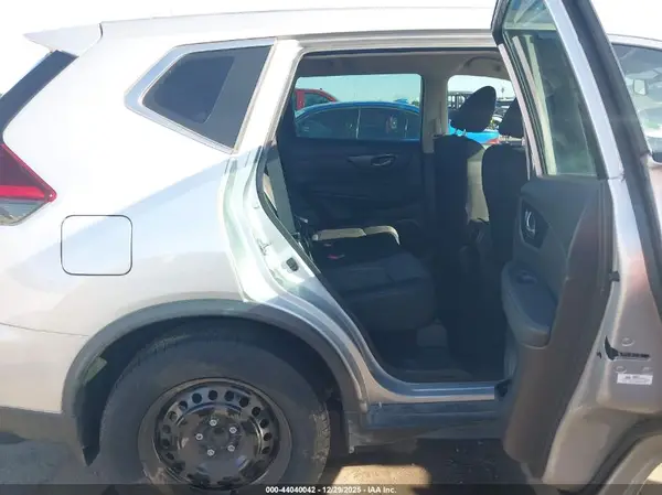 KNMAT2MT4JP560561 2018 NISSAN ROGUE - Image 8