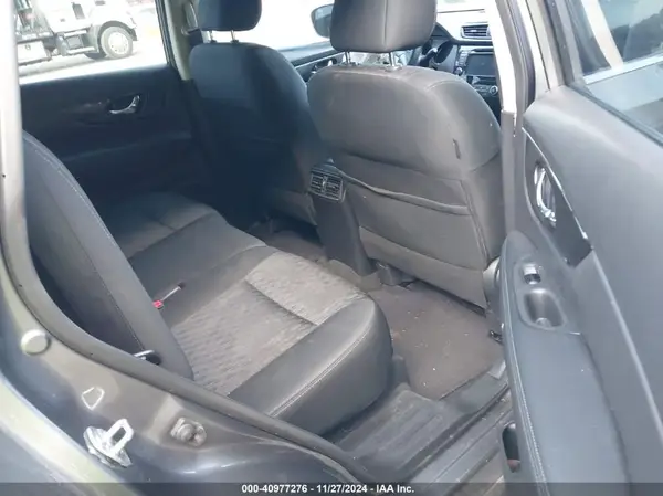KNMAT2MT4JP562262 2018 NISSAN ROGUE - Image 8
