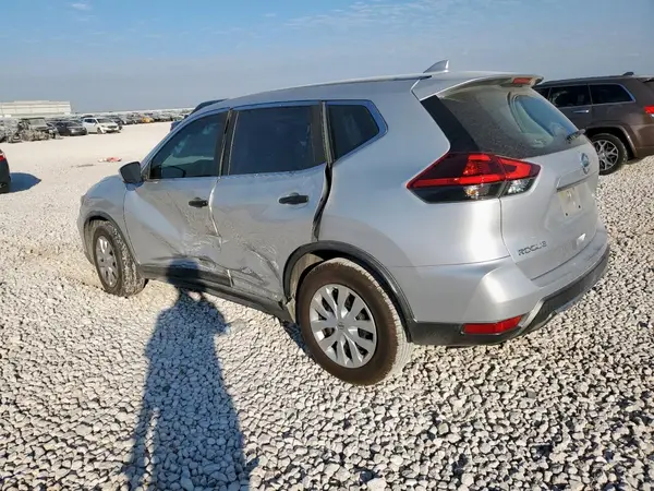 KNMAT2MT4JP565484 2018 NISSAN ROGUE - Image 2