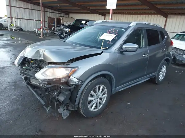 KNMAT2MT4JP569275 2018 NISSAN ROGUE - Image 2