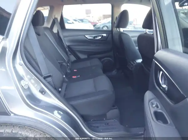 KNMAT2MT4JP569275 2018 NISSAN ROGUE - Image 8