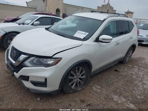 KNMAT2MT4JP570815 2018 NISSAN ROGUE - Image 2