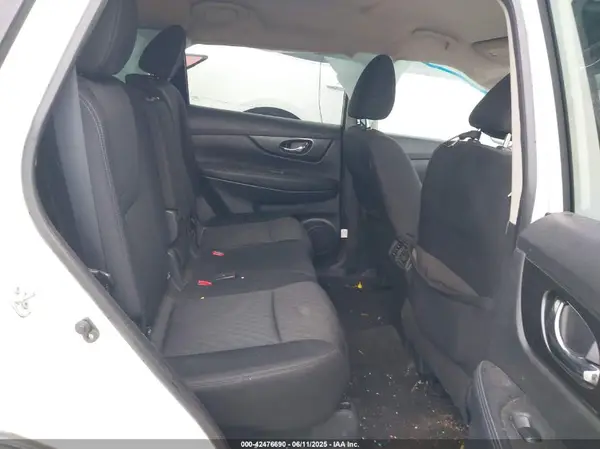 KNMAT2MT4JP570815 2018 NISSAN ROGUE - Image 8
