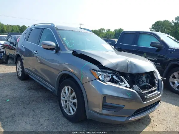KNMAT2MT4JP585640 2018 NISSAN ROGUE - Image 1