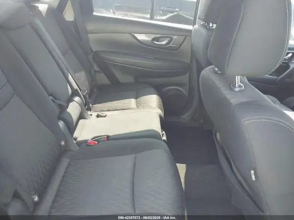KNMAT2MT4JP585640 2018 NISSAN ROGUE - Image 8